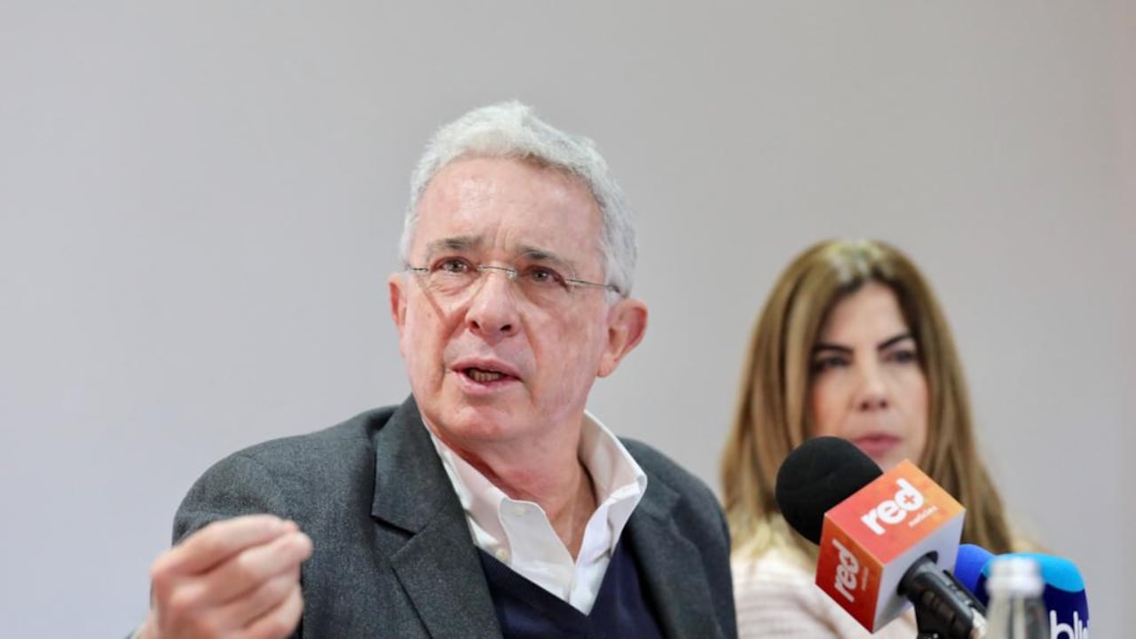 Alvaro Uribe Vélez rueda de prensa