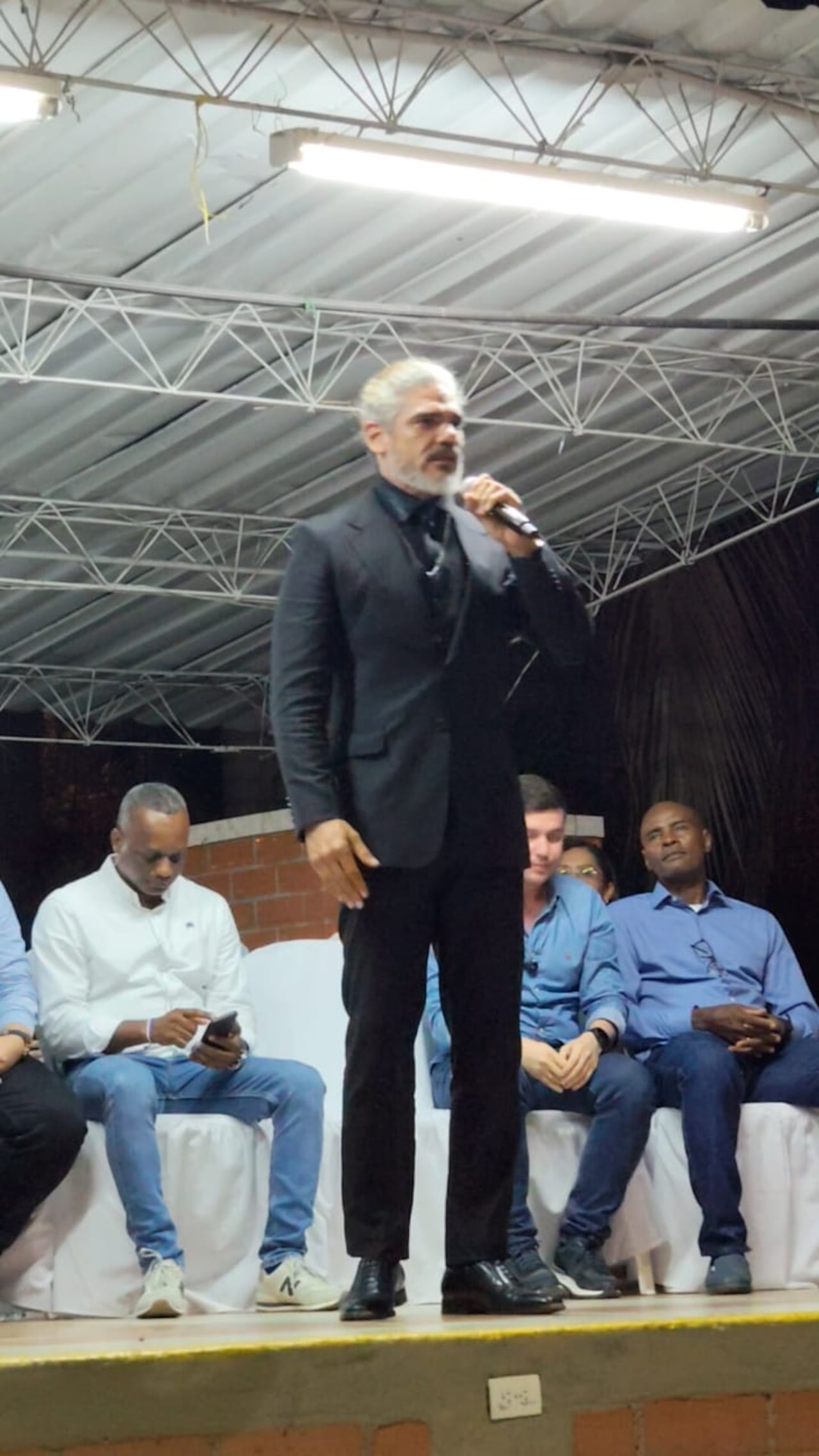 El cantante Julio Navas es candidato a la Cámara de Representantes por el Centro Democrático.