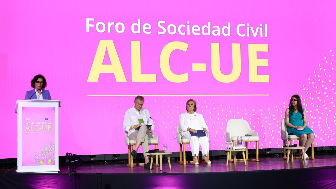 El objetivo del foro es establecer una conversación sobre desafíos globales como la cooperación multilateral y birregional.