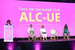 El objetivo del foro es establecer una conversación sobre desafíos globales como la cooperación multilateral y birregional.