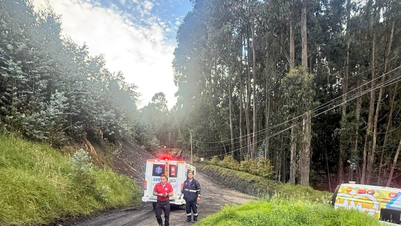 Ambulancia y miembros del rescata ya se están haciendo presencia en la mina que explotó en Sutatausa, Cundinamarca. Fotos: Redes Gobernador de Cundinamarca.