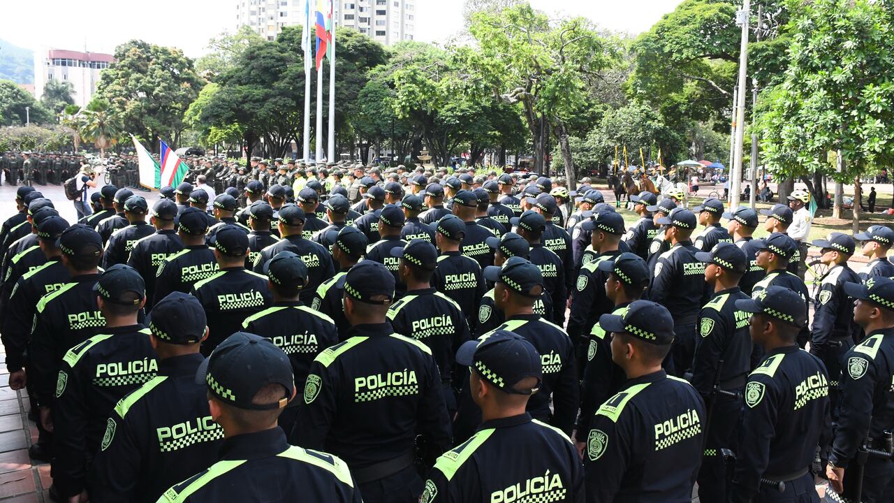 Cali: 500 nuevos efectivos de la policías llegan para Cali, con el fin de reforzar la seguridad en la Cop 16. EL País