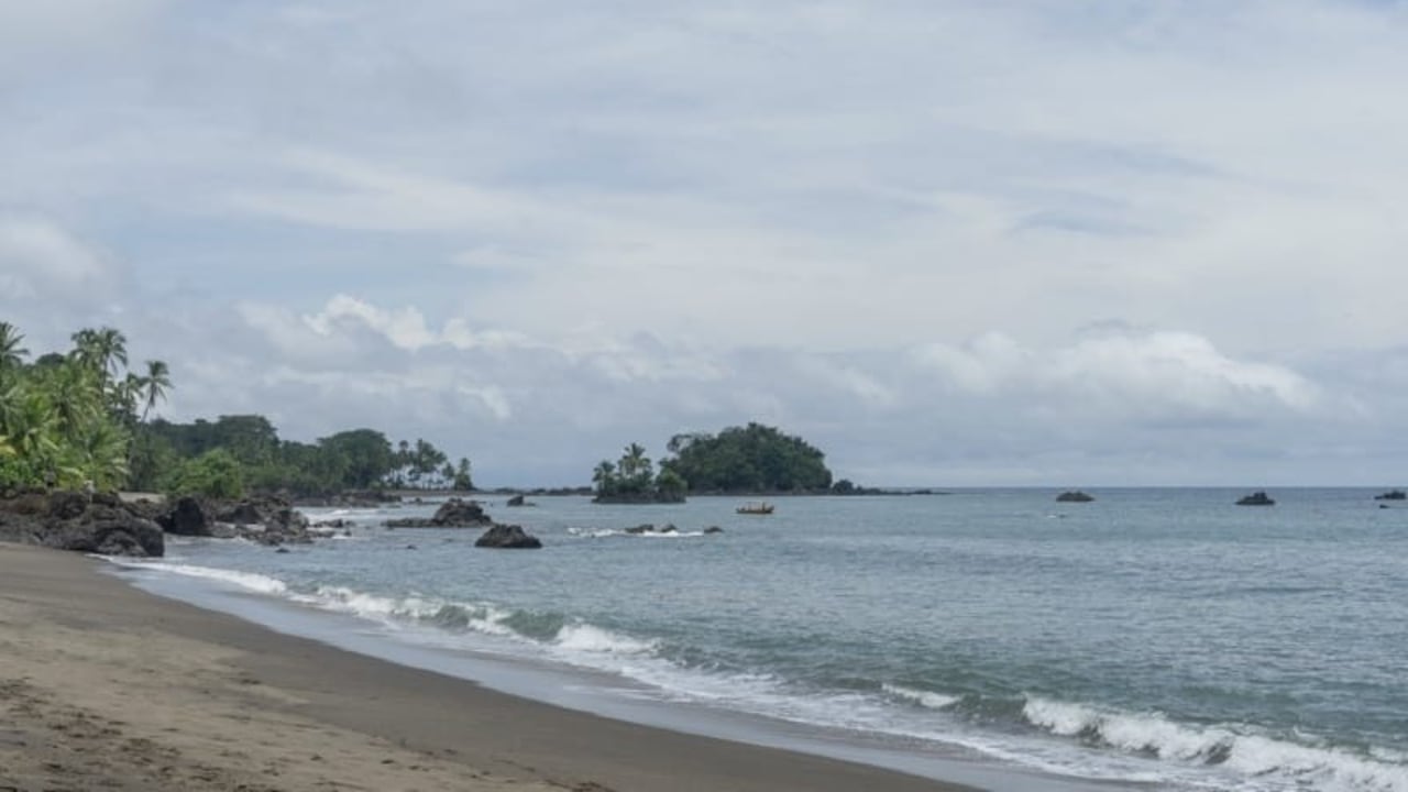 Nuquí, en el Chocó, se consolida como destino turístico del Pacífico colombiano por sus playas, termales naturales y riqueza ambiental.