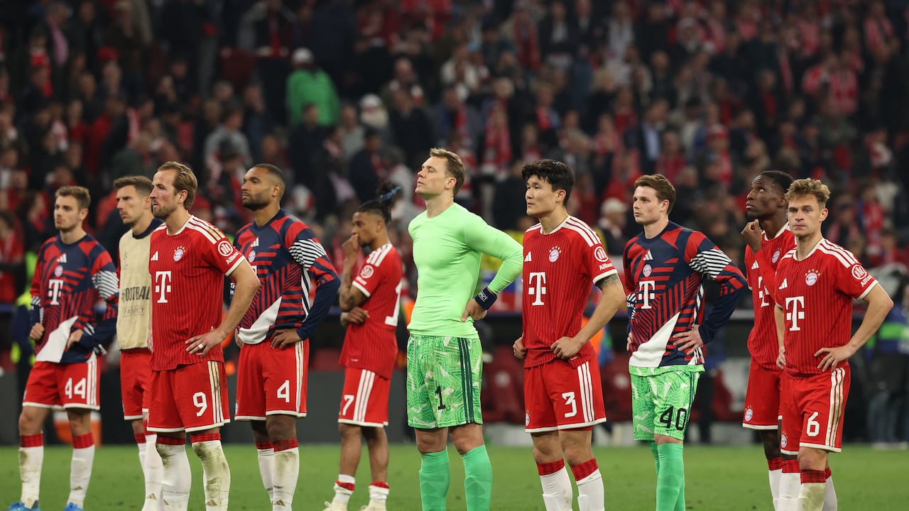 Jugadores del Bayer reaccionan tras el partido de vuelta de las semifinales de la Liga de Campeones de la UEFA entre el FC Bayern de Múnich y el Paris Saint-Germain (PSG) en Múnich, al sur de Alemania, el 6 de mayo de 2026. (Foto de Odd ANDERSEN / AFP)