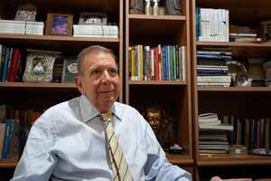 Venezuelan presidential candidate Edmundo Gonzalez is pictured during an interview with AFP in Caracas on April 24, 2024. Opposition parties formalized on April 23 their adhesion to the unitary candidacy of diplomat Edmundo Gonzalez Urrutia to face President Nicolas Maduro in the elections of next July 28 in Venezuela, on the verge of the deadline for the procedure, amidst complaints of obstacles. (Photo by Ronald PE�A / AFP)