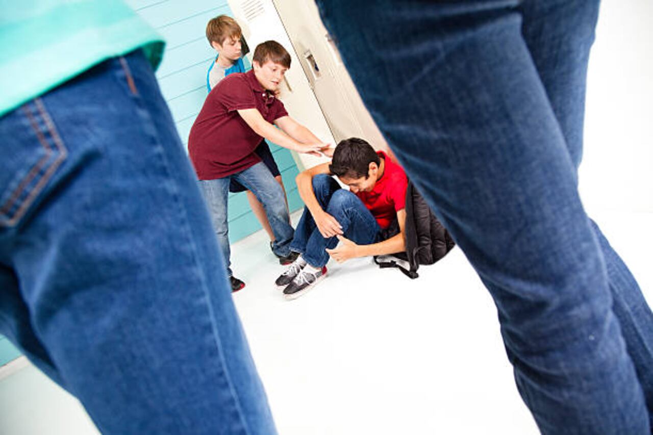 45% de los docentes encuestados cree que el acoso escolar debe ser tratado por psicólogos y orientadores.