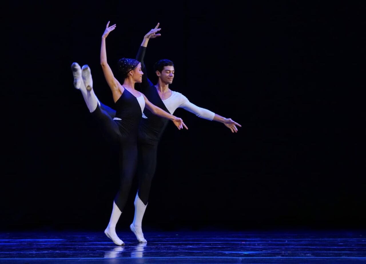 Noche Neoclásica de Incolballet en el Teatro municipal.