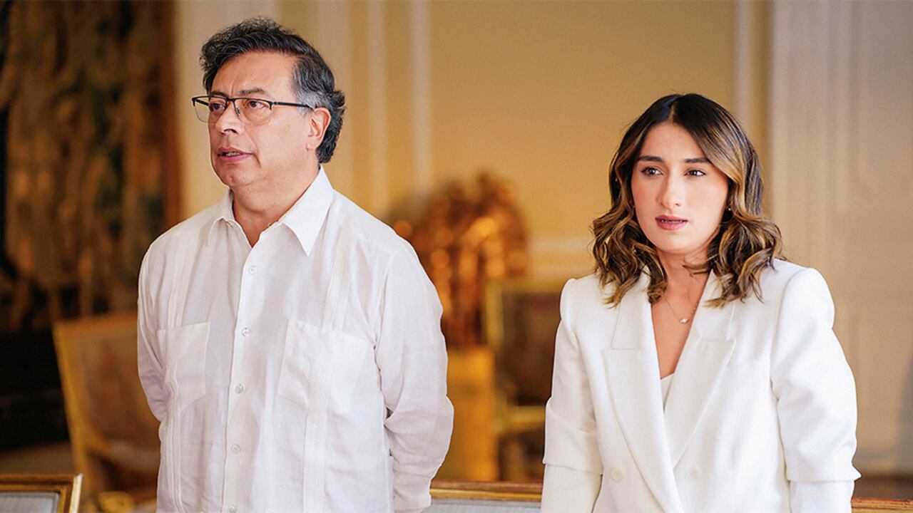 Según algunas versiones, Petro no ha mantenido a Sarabia en el Gobierno por un gesto de gratitud o por su conocimiento diplomático, sino por la información sensible que ella tiene en sus manos.