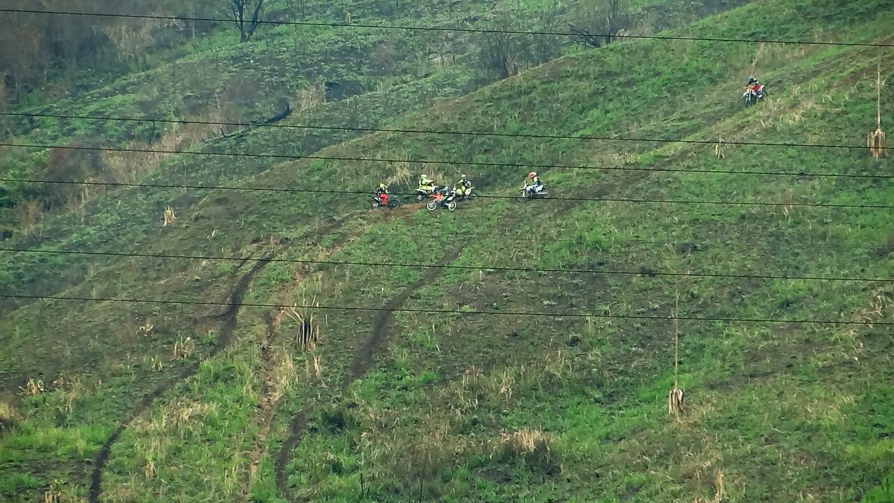 Los motociclistas han buscado crear nuevos senderos y pistas para practicar, en detrimento de la naturaleza.