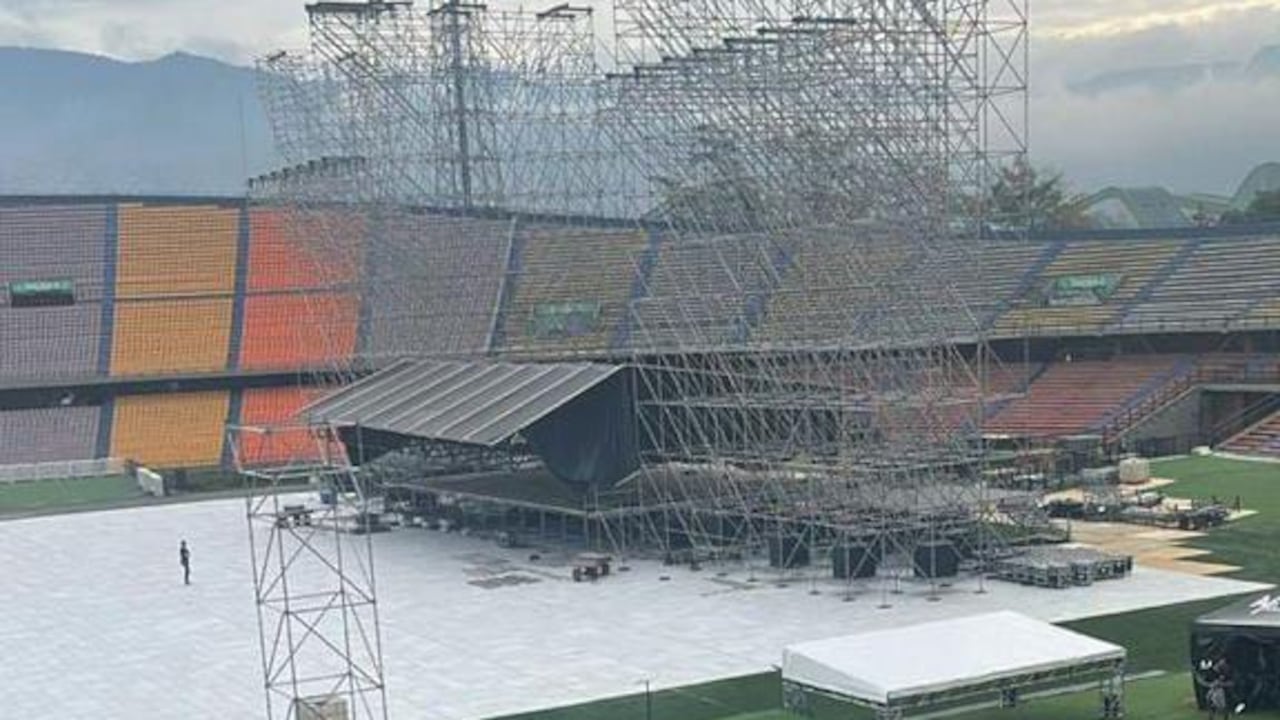 El techo del escenario se desplomó y motivó la cancelación del concierto.