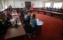 Ante las sillas vacías que debían ser ocupadas por el gobierno entrante de Abelardo de la Espriella, el Ministerio de Defensa de la actual Administración hizo el empalme.