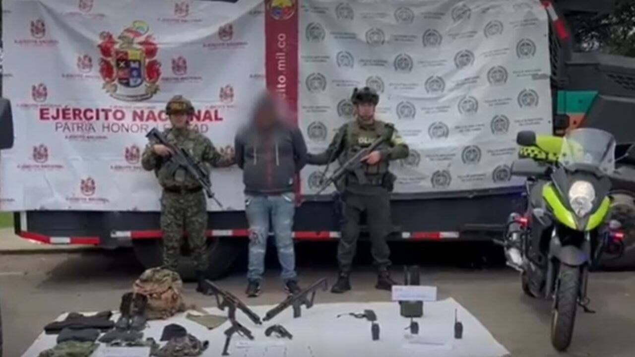 Este sujeto fue capturado cuando movilizaba a dos funcionarios de la UNP por la Panamericana y que fueron  secuestrados en esa misma vía. El sujeto registra un domicilio en el sector de Puelenje, Popayán.