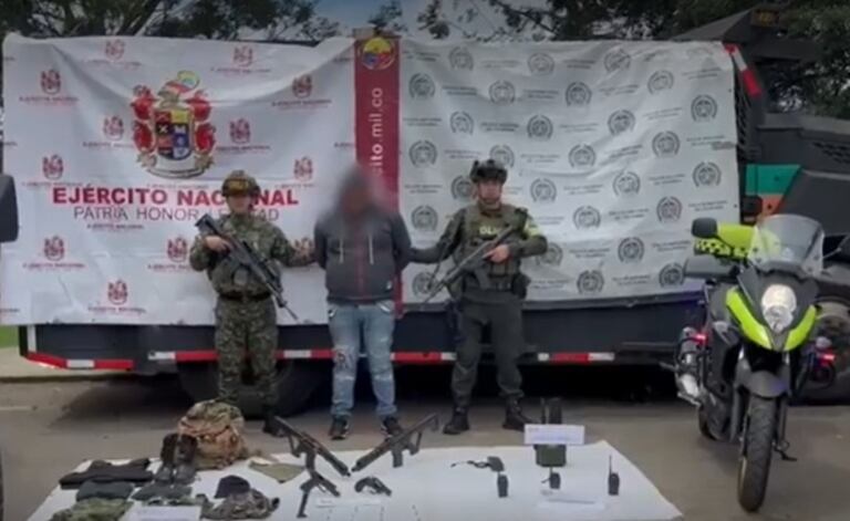 Este sujeto fue capturado cuando movilizaba a dos funcionarios de la UNP por la Panamericana y que fueron  secuestrados en esa misma vía. El sujeto registra un domicilio en el sector de Puelenje, Popayán.