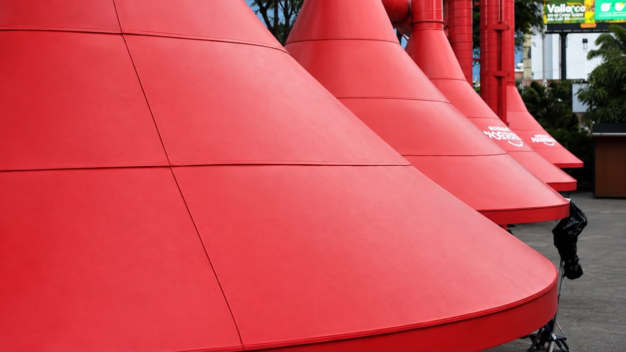 La publicidad exterior visual instalada en el monumento Las Trompetas de Niche fue retirada por la empresa responsable, luego del requerimiento de la Alcaldía de Cali. La Administración recordó que cualquier intervención en el espacio público debe cumplir la normativa vigente.