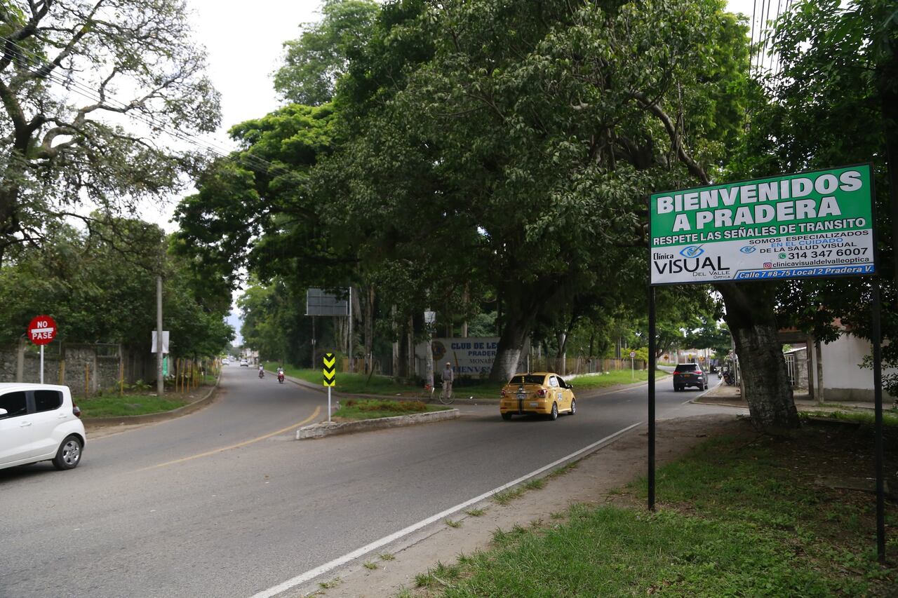 Tres personas, entre ellas un menor de edad, terminó en el hospital local tras ser atacados con arma de fuego.