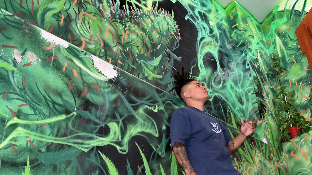 Informo de Domingo: Club canábicos en Cali. Foto José L Guzmán. El País