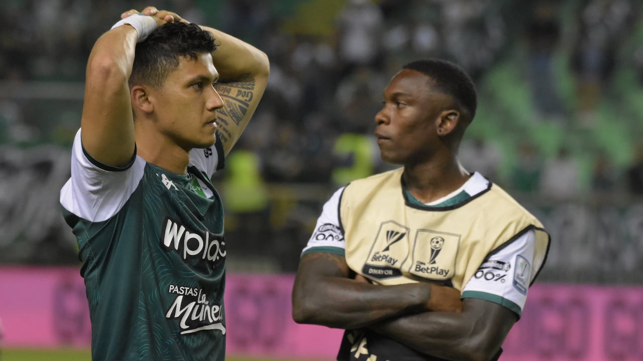 Freddy Montero (izq.) sorprendido en medio de los desmanes ocurridos en Palmaseca por el Cali vs. América.