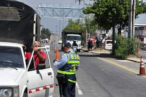 Cali: Pese a la protesta de los últimos días los operativos de controles continuarán en las vías de la ciudad. José L Guzmán. EL País