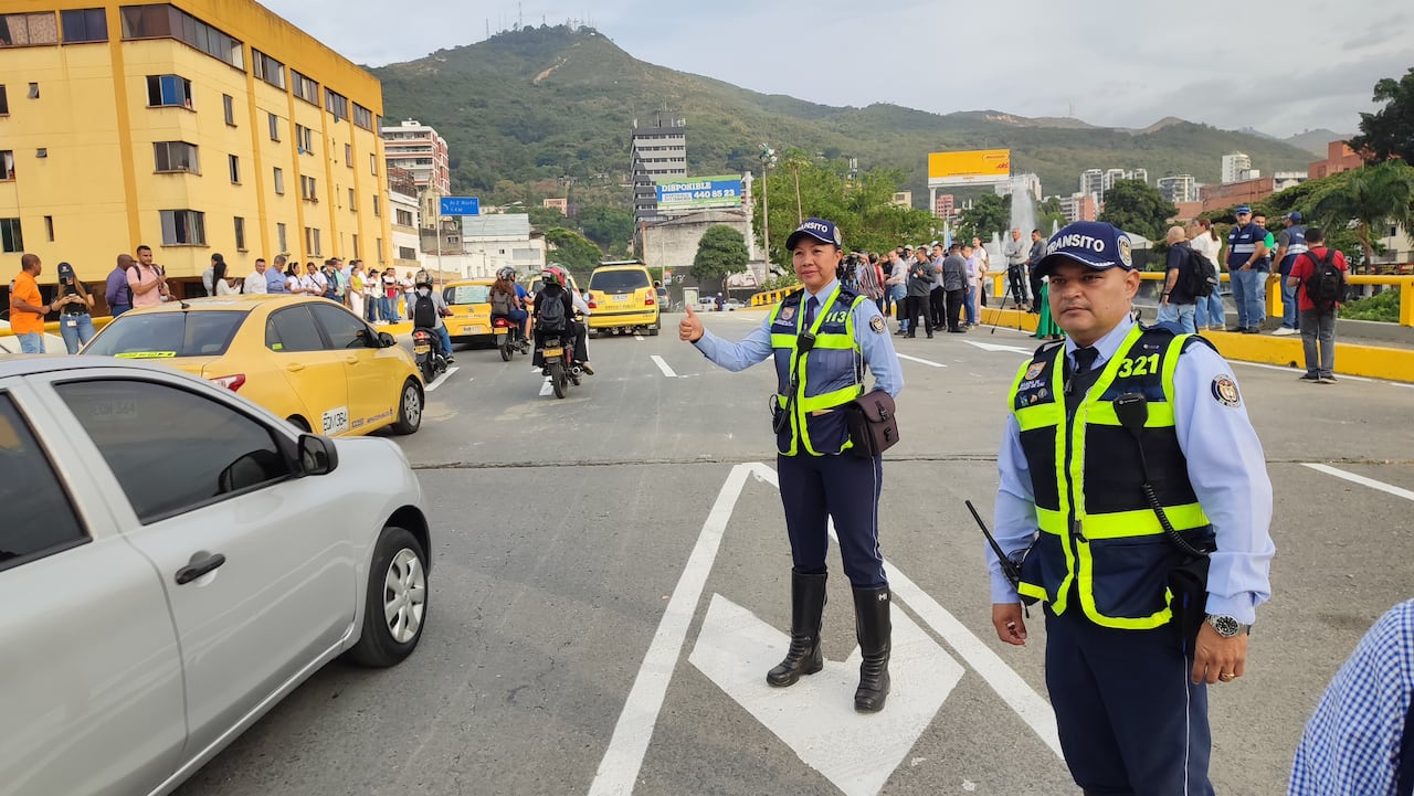 Apertura puente avenida segunda Norte con 15 Norte contiguo al Club Colombia