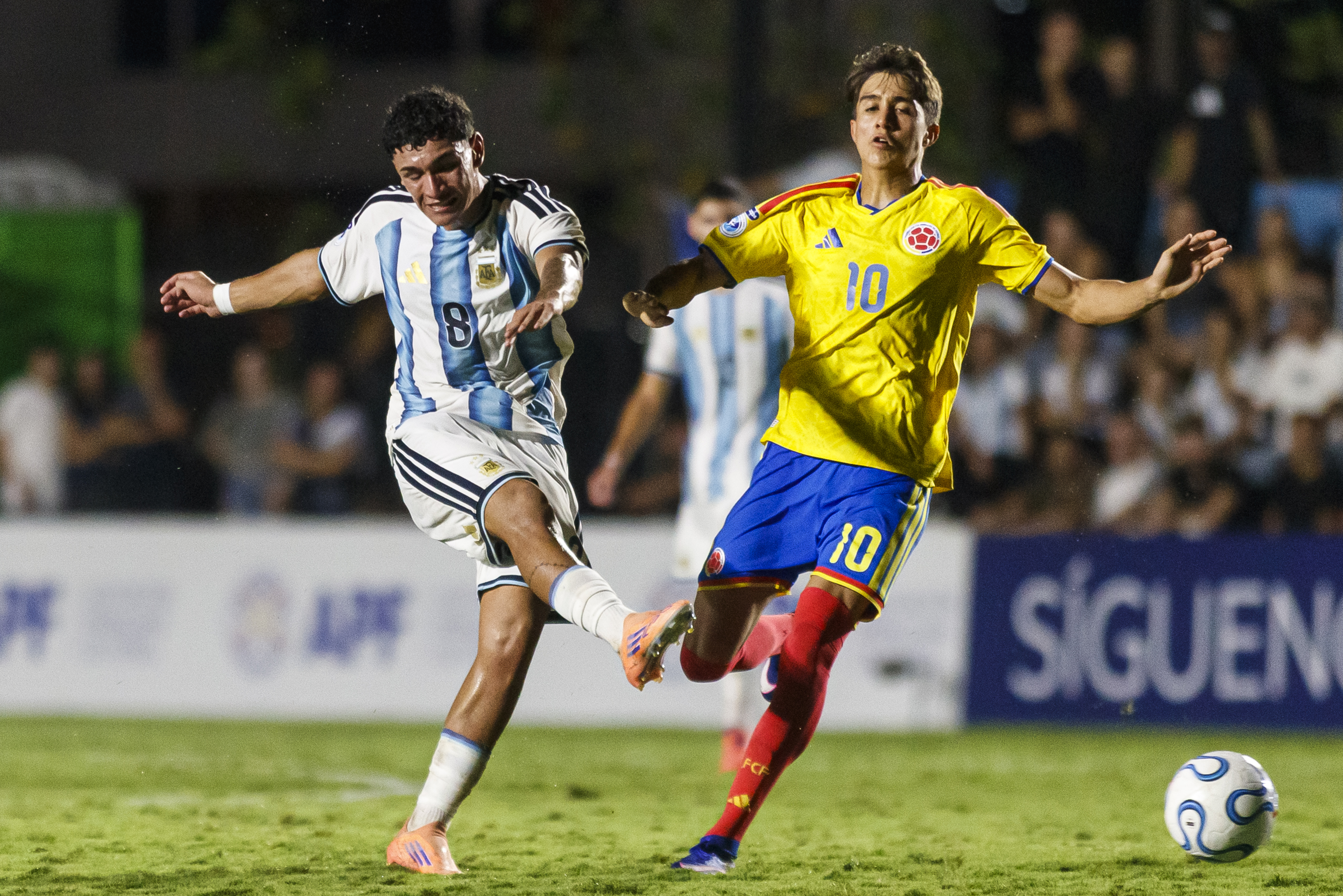 Samuel Martínez, de la Selección Colombia Sub-17 vs. Argentina en el Sudamericano
