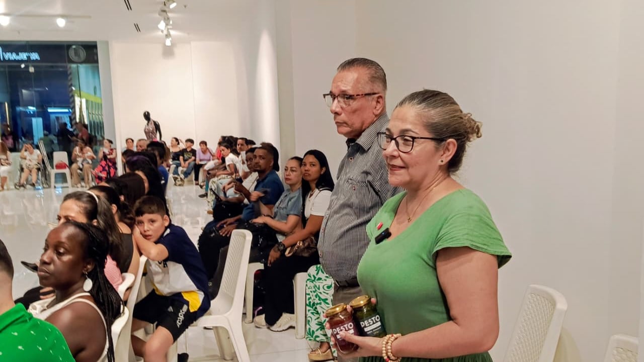 Los periodistas Jorge Isaac Tobón, y Adriana Romero recibieron un emotivo homenaje en la apertura de la Feria Social Calzagosto.