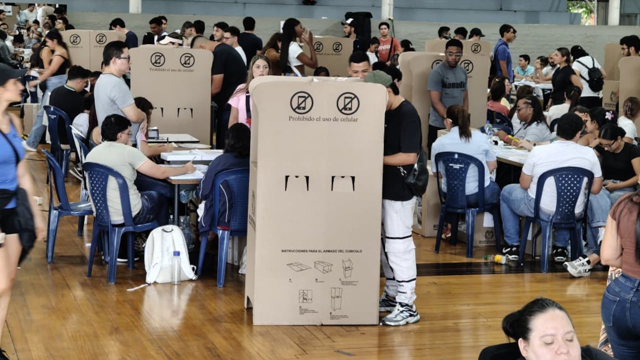 Punto de votación Universidad ICES, elecciones 2026.