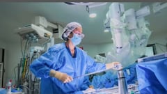 Equipo médico de la Clínica Shaio durante el primer trasplante de riñón asistido por el sistema robótico Da Vinci Surgical System realizado en Colombia.