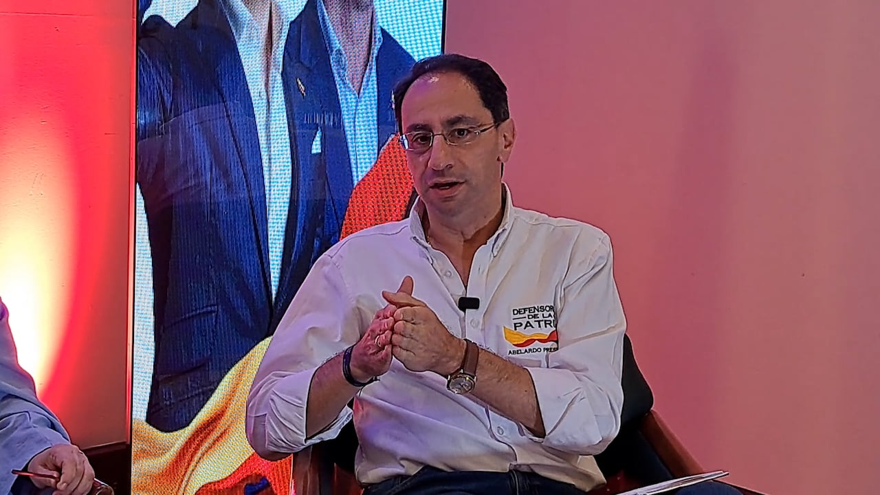 Entrevista de El País al candidato presidencial Abelardo de la Espriella y su fórmula vicepresidencial, José Manuel Restrepo.