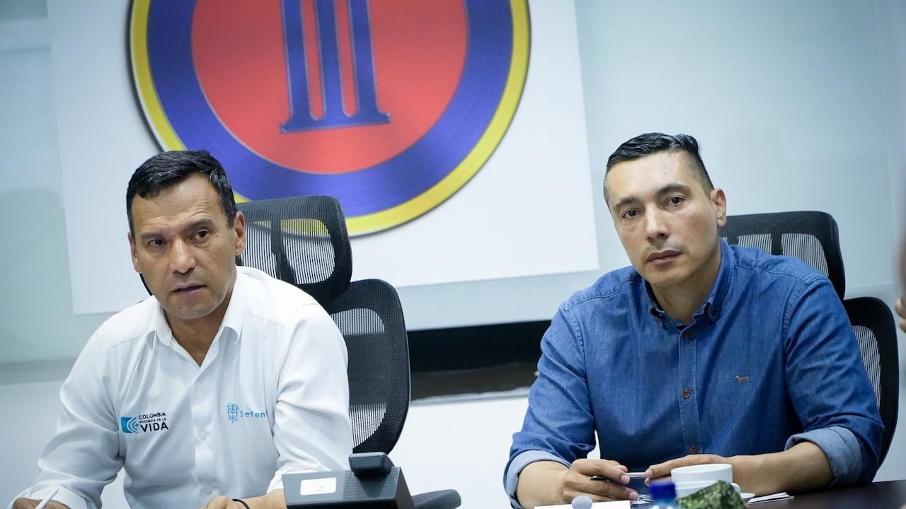 La cúpula militar y el gobernador del Cauca, Octavio Guzmán, adelantaron un consejo extraordinario de seguridad tras este cruel ataque en la Panamericana, además para contrarrestar la amplia ofensiva armada que aún adelanta las disidencias de las Farc en el Cauca.