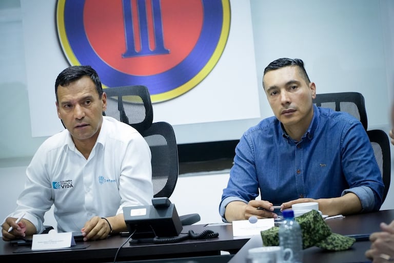La cúpula militar y el gobernador del Cauca, Octavio Guzmán, adelantaron un consejo extraordinario de seguridad tras este cruel ataque en la Panamericana, además para contrarrestar la amplia ofensiva armada que aún adelanta las disidencias de las Farc en el Cauca.