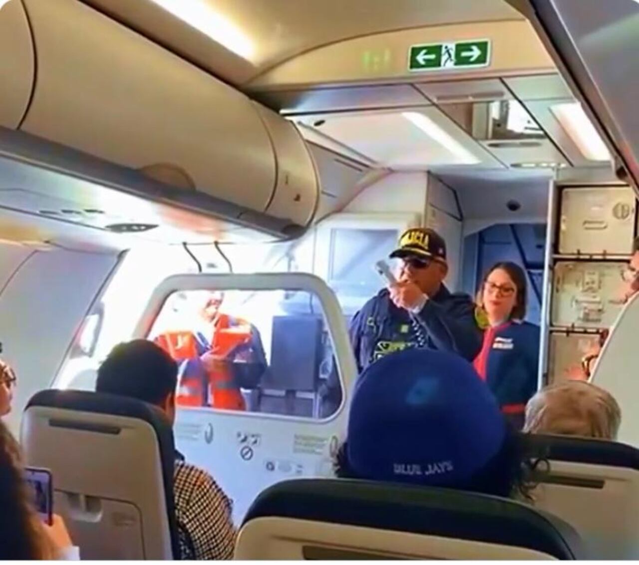 Las autoridades hicieron que los pasajeros descendieran del avión ante posible amenaza de bomba en aeropuerto de Arequipa, Perú.
Foto tomada de X