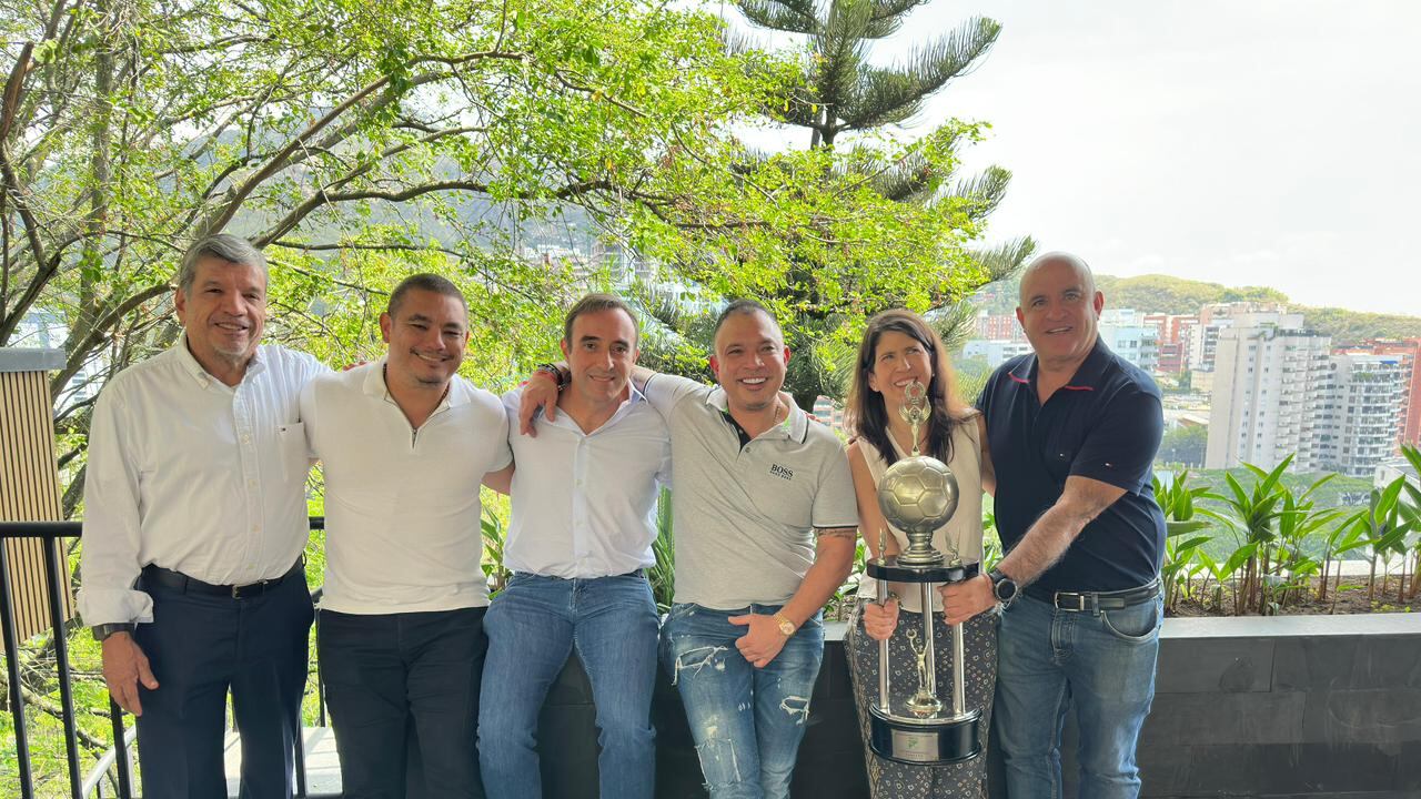 Parte del Comité Ejecutivo del Deportivo Cali junto con el Comité de Transición de IDC Network.