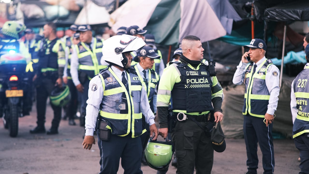 Fueron más de 20 miembros, entre Policía de Tránsito, Policía Metropolitana de Cali y el Cuerpo de Agentes de Tránsito, que hicieron presente en la Galería Santa Elena.