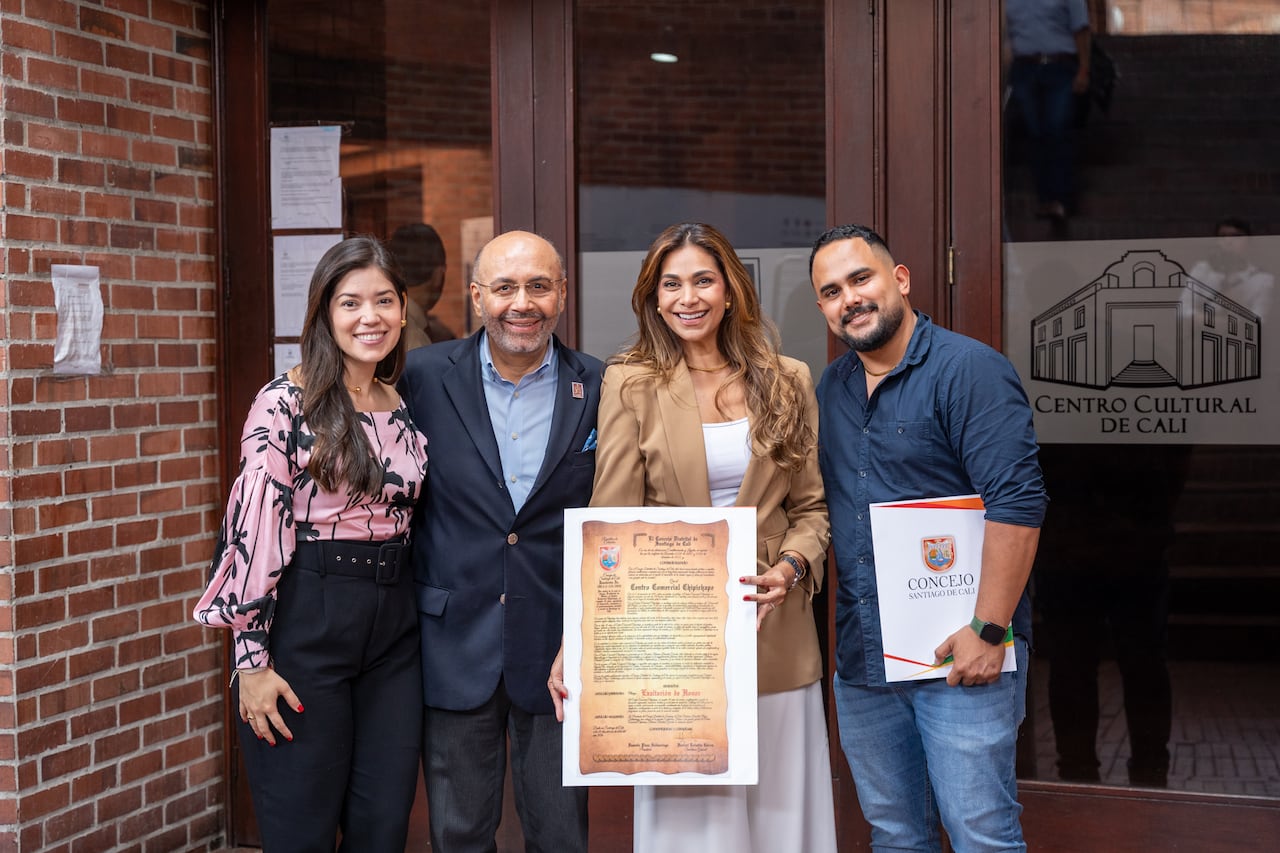 Durante el evento de exaltación, representantes de Chipichape recibieron el reconocimiento otorgado por el Concejo de Cali por su trayectoria y aportes a la ciudad.