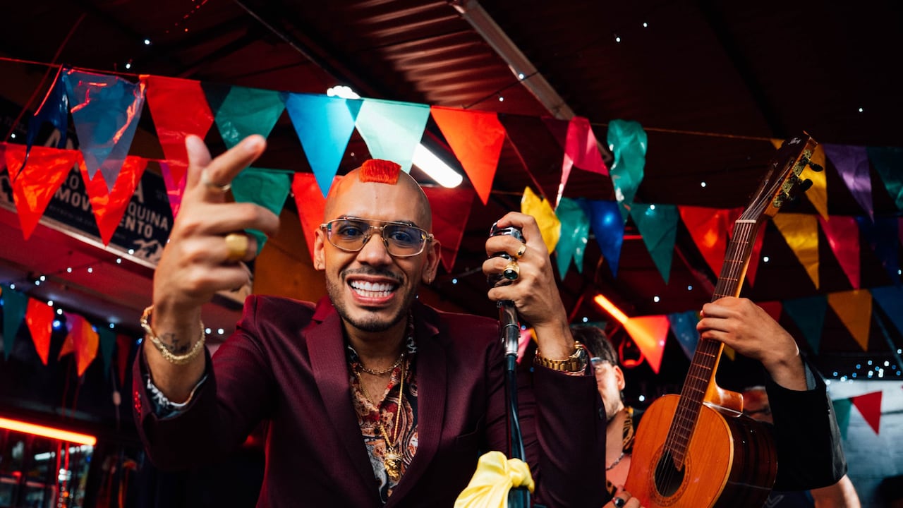 Fer Ariza presenta ‘Tributo Parrandero Vol. 1’, un álbum que rinde homenaje a los grandes clásicos de la música decembrina colombiana