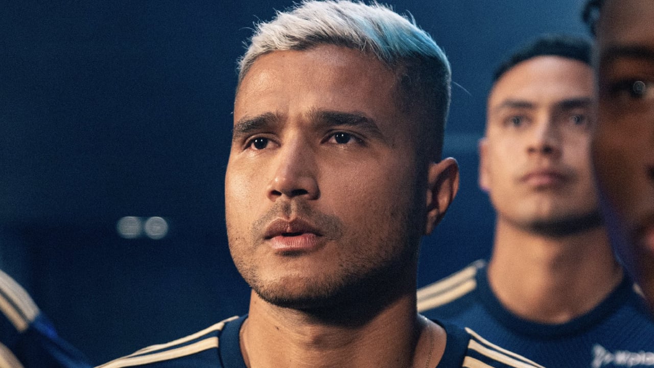 Larry Vásquez, imagen de la nueva camiseta de Millonarios