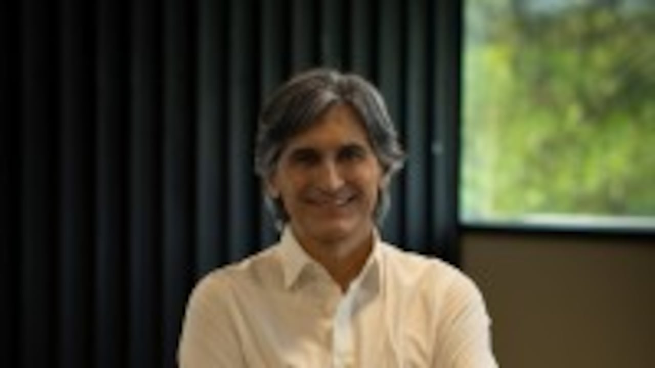 Jose Echeverri es un reconocido conferencista y referente en temas de liderazgo y ha liderado equipos por más de 30 años en diversas compañías.