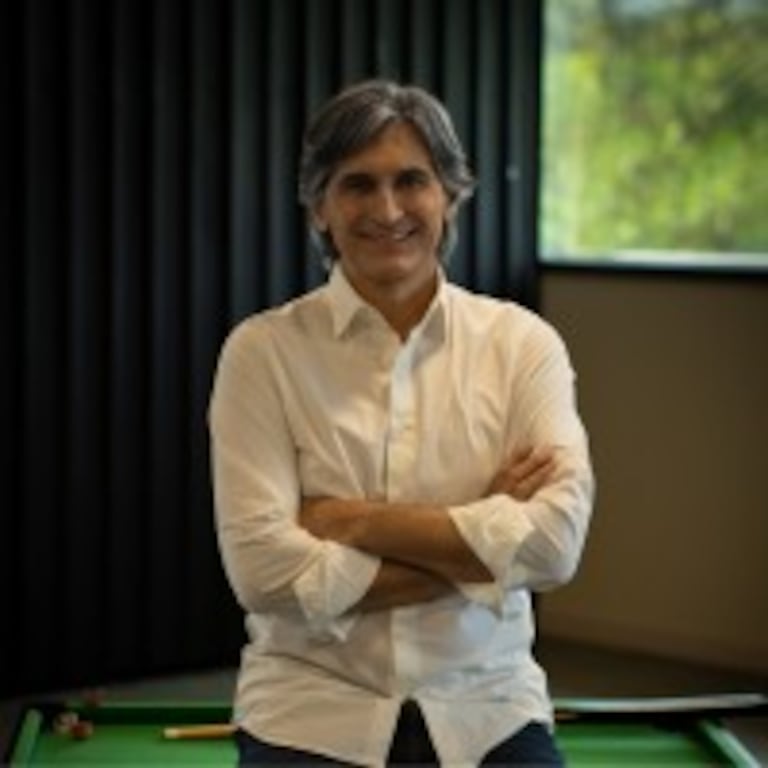Jose Echeverri es un reconocido conferencista y referente en temas de liderazgo y ha liderado equipos por más de 30 años en diversas compañías.