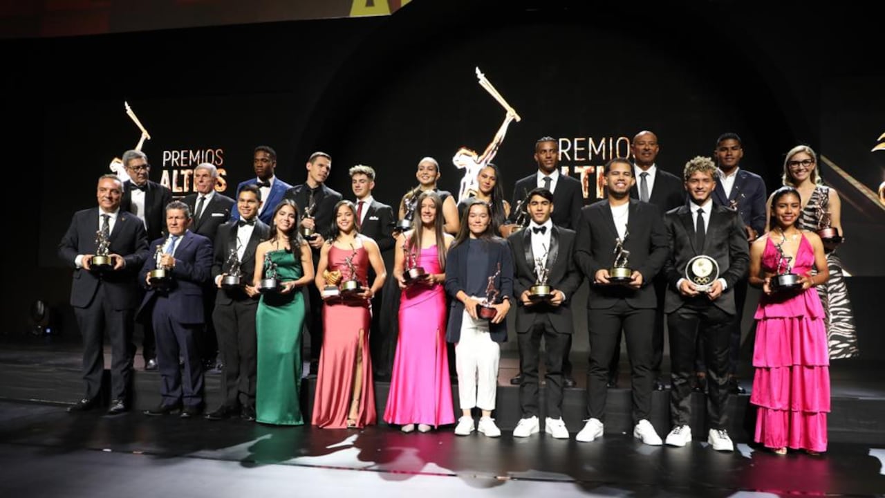 Los galardonados en la ceremonia de los Premios Altius 2023, a lo mejor del deporte colombiano.