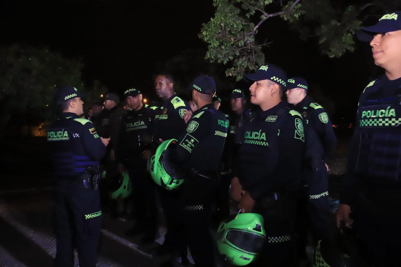 Las autoridades locales y la Policía desplegaron un operativo para evacuar un terreno privado.