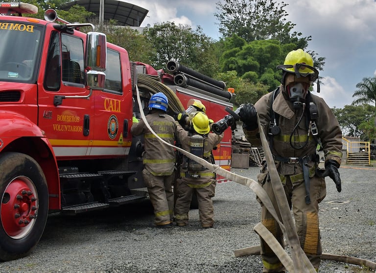curso OBA de Ataque Ofensivo de Incendios en la Academia Nacional de Bomberos de Colombia en el que participan delegados de los países mencionados.
