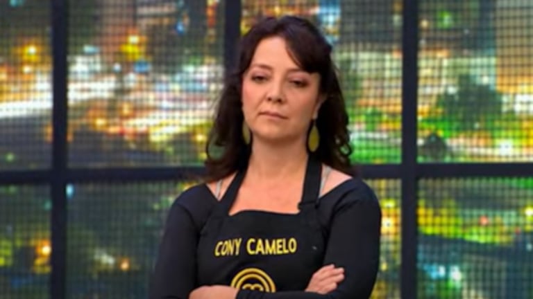 La 'pataleta' de Cony Camelo al recibir el delantal negro de Dominica en MasterChef Celebrity: “me quiero morir” - El País
