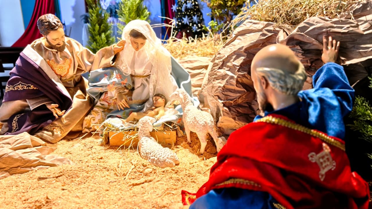 Imágenes de la parroquia San José Obrero, en el barrio El Poblado, oriente de Cali, desde donde El País transmitió el primer día de la novena navideña 2025