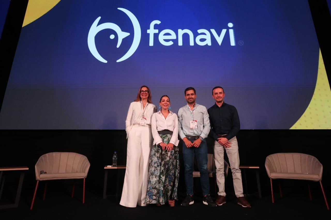 Los especialistas María Luisa Escobar (Claro), Ingrid Pérez (Google) y Tomás Ríos (EAFIT) compartieron sus análisis sobre innovación tecnológica durante el XXII Congreso Fenavi en Cali.