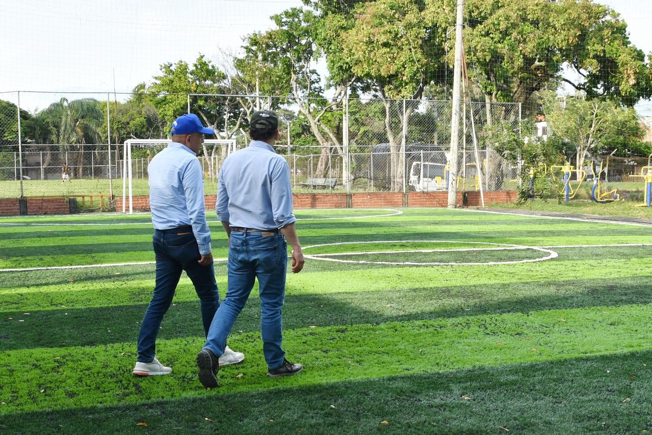 Algunas canchas sintéticas están siendo intervenidas para su recuperación.