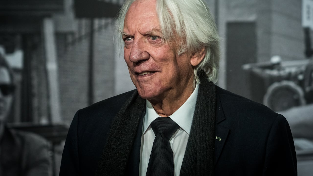 Murió el actor Donald Sutherland a los 88 años, según informó su agente, Missy Davy.