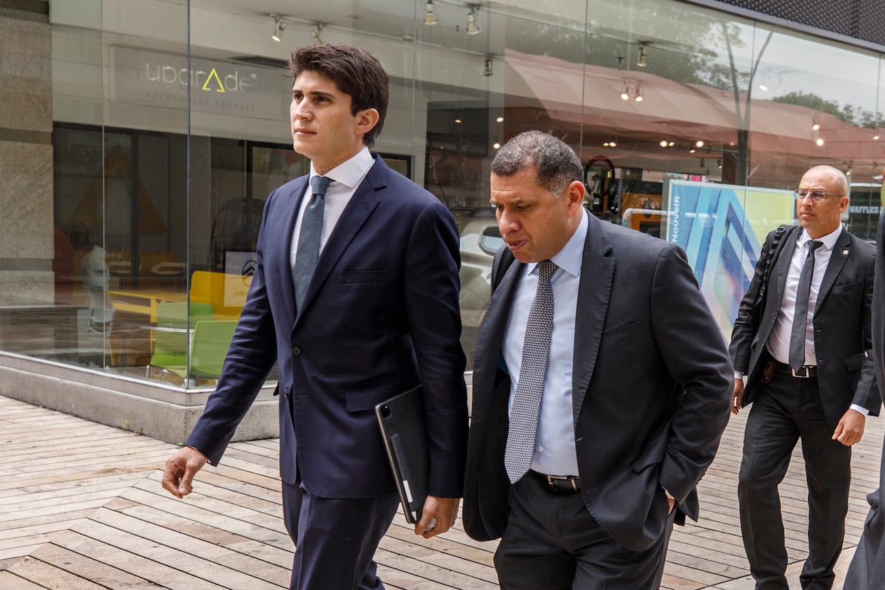 Wadith Manzur Imbett
Representante a la Cámara
En la Corte Suprema de Justicia con su abogado