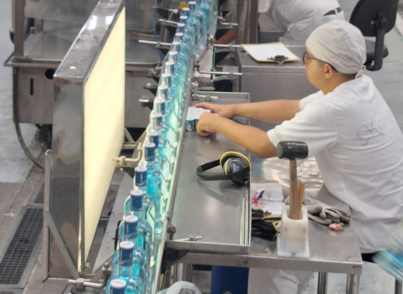 Según la Industria de Licores del Valle (ILV), el incremento por botella de aguardiente podría rondar los 30 mil pesos.