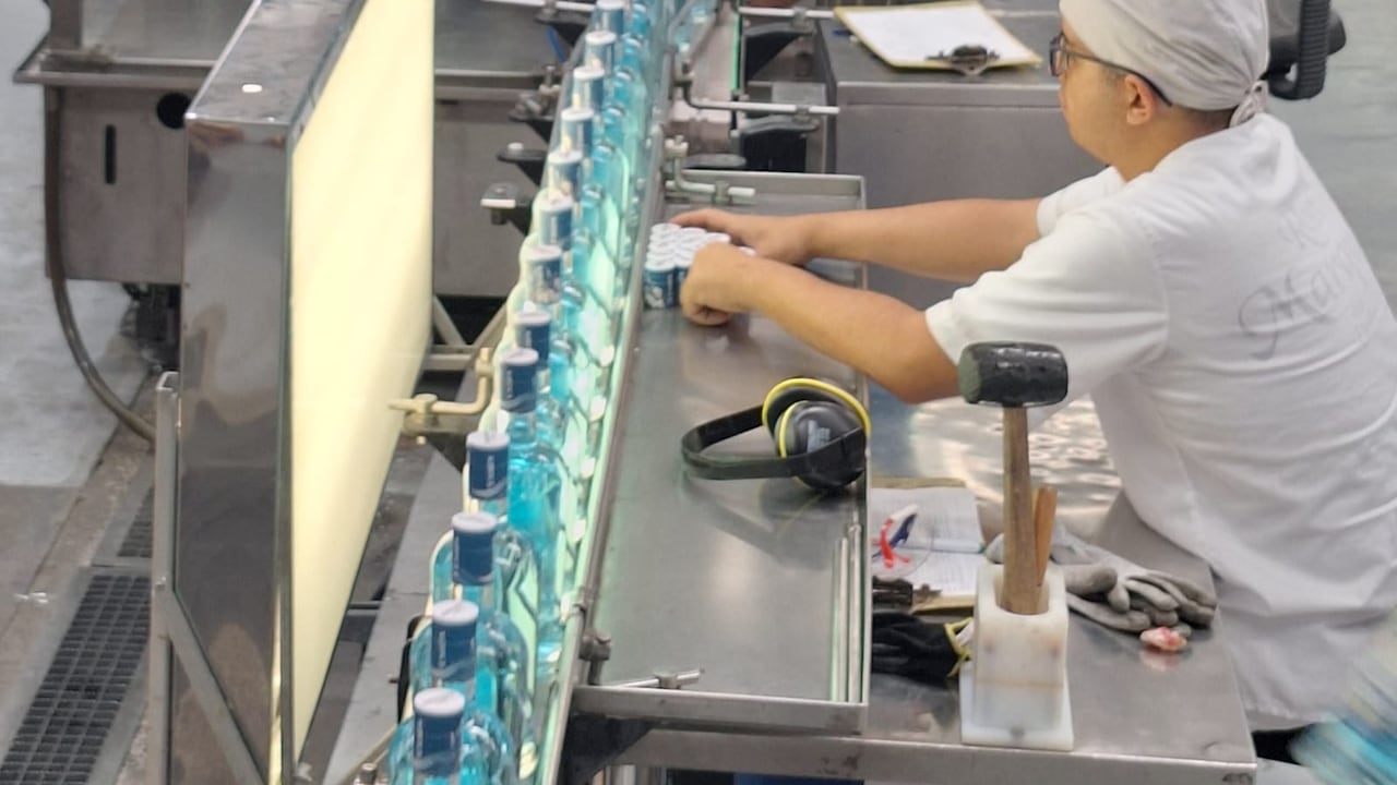 Según la Industria de Licores del Valle (ILV), el incremento por botella de aguardiente podría rondar los 30 mil pesos.