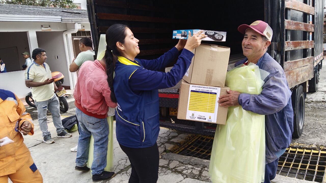 "Las familias allí en la zona quedaron agradecidas, ya que ninguna ayuda había llegado al sitio por parte de ninguna autoridad, la Defensa Civil y demás funcionarios realizaron esa asistencia humanitaria y pues seguimos pendientes y trabajando por el bienestar de las personas de nuestro territorio payanés”, alcalde de Popayán, Juan Carlos Muñoz.